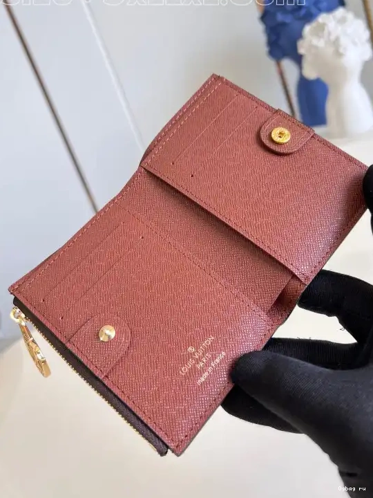 Lisa Louis Wallet Vuitton 0508